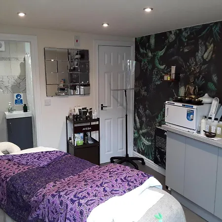 Levens Terrace, Therapy Проживание в семье *