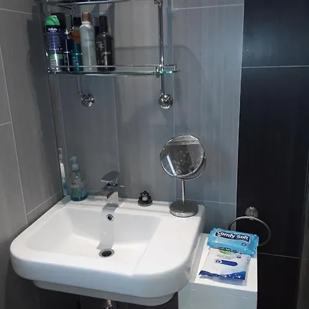 Проживание в семье Levens Terrace, Therapy Барроу-ин-Фернесс